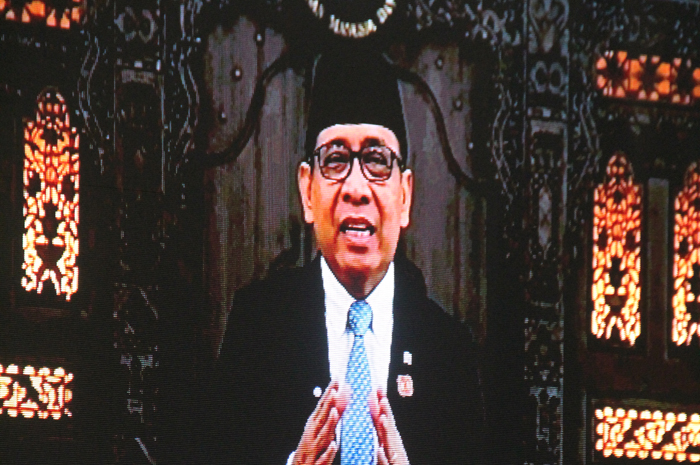 Menteri Koordinator Bidang Pembangunan Manusia dan Kebudayaan Pratikno yang hadir secara daring menyampaikan apresiasi atas terselenggaranya Wisuda Unipdu Jombang ke-24.