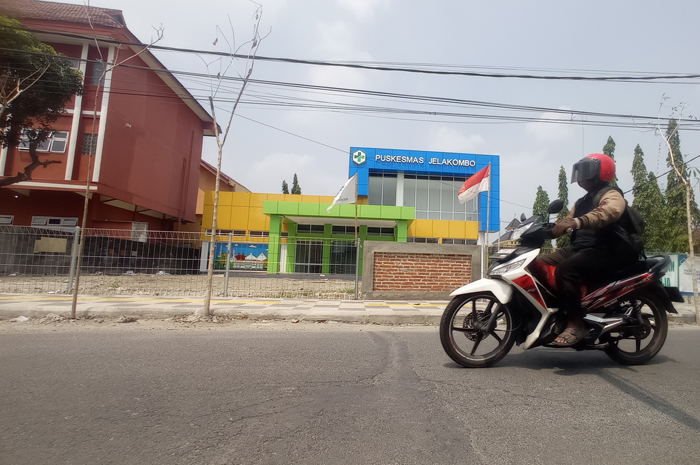 MOLOR: Proyek Puskesmas Jelakombo, Kecamatan Jombang yang molor (24/8).