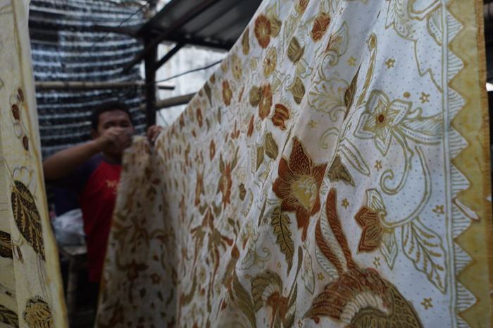 KHAS: Proses pembuatan batik pewarna alam di Desa Mojotrisno, Mojoagung Jombang.