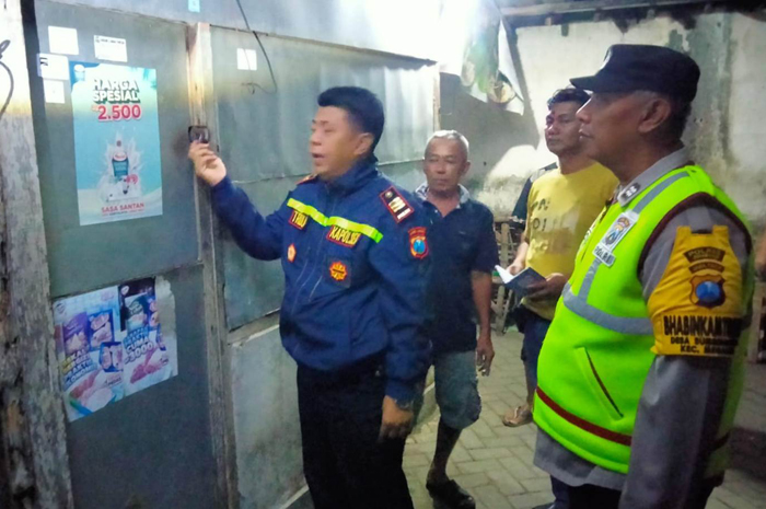 &ndash; Sebanyak tujuh kios pedagang Pasar Megaluh,, Jombang dicongkel maling, Senin (25/8) petang.