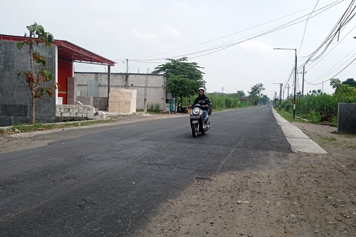 Pelebaran jalan ruas Cukir-Mojowarno, Jombang rencananya dilanjutkan 2026.
