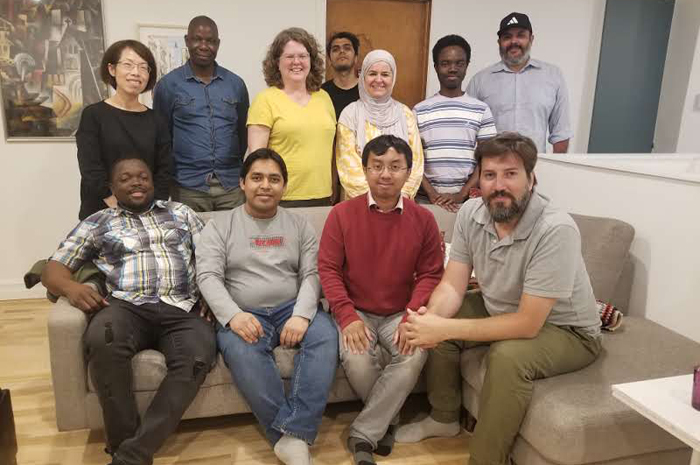 Muhammad Izzul Haq SSos MSc PhD, putra asli Jombang yang berhasil meraih gelar doktor di bidang Social Work dari McGill University, Kanada, pada Juni 2025 lalu.