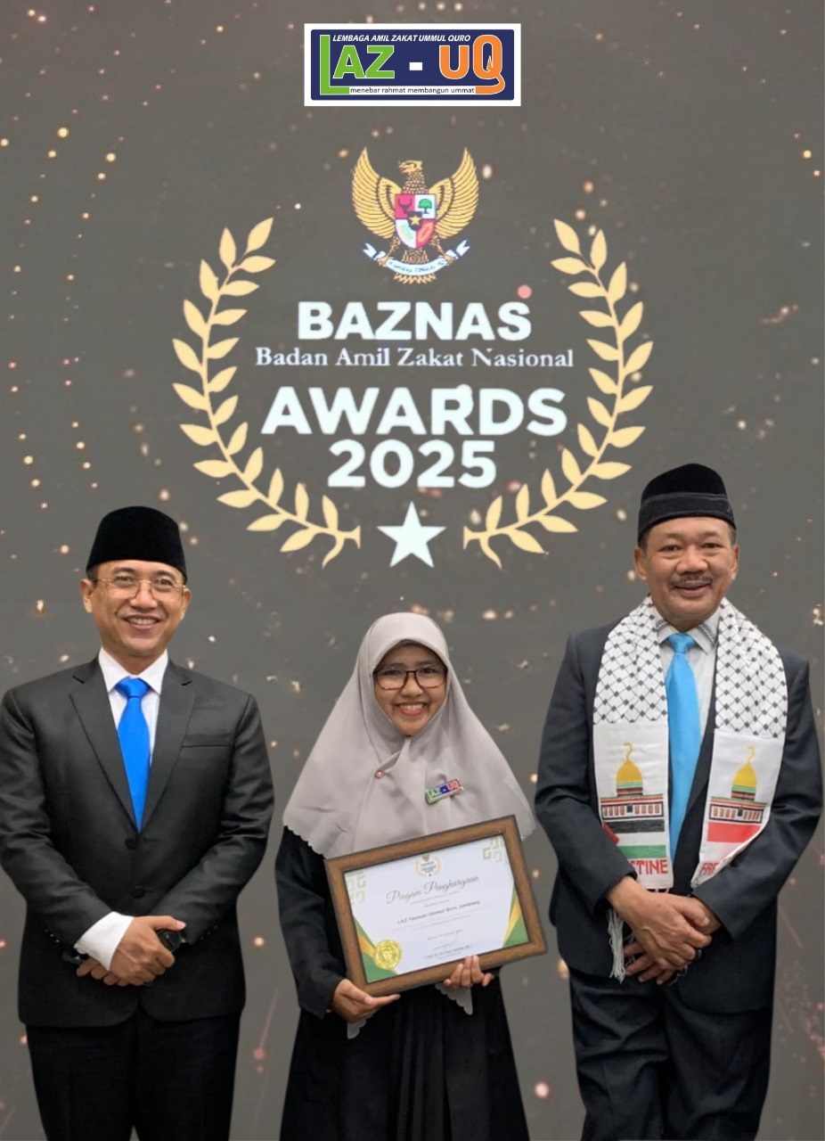 KOMPAK: Manajer LAZ-UQ bersama Prof. Dr. KH. Noor Achmad, M.A. Ketua BAZNAS RI dan H. Subhan Cholid, Lc., M.A. Sekretaris BAZNAS RI saat menerima penghargaan BAZNAS Award 2025 di Jakarta.