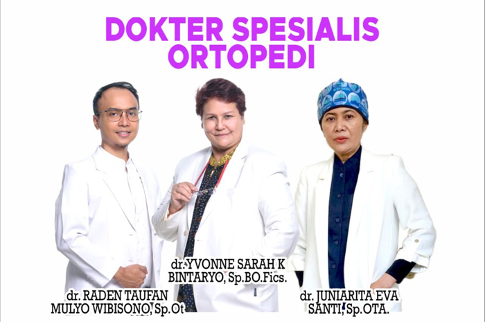 KOMPAK: Tiga dokter spesialis ortopedi RSUD Jombang yang telah berhasil melakukan operasi penggantian sendi pada pasien usia 99 tahun.