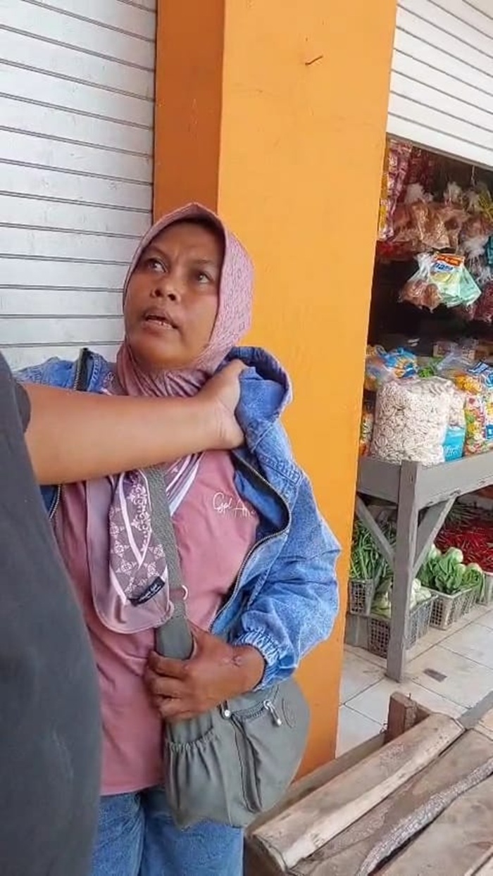 Warga Desa Muneng, Kecamatan Sumberasih, Kabupaten Probolinggo, kepergok membobol kios di Pasar Tapen, Kecamatan Kudu, Jombang.
