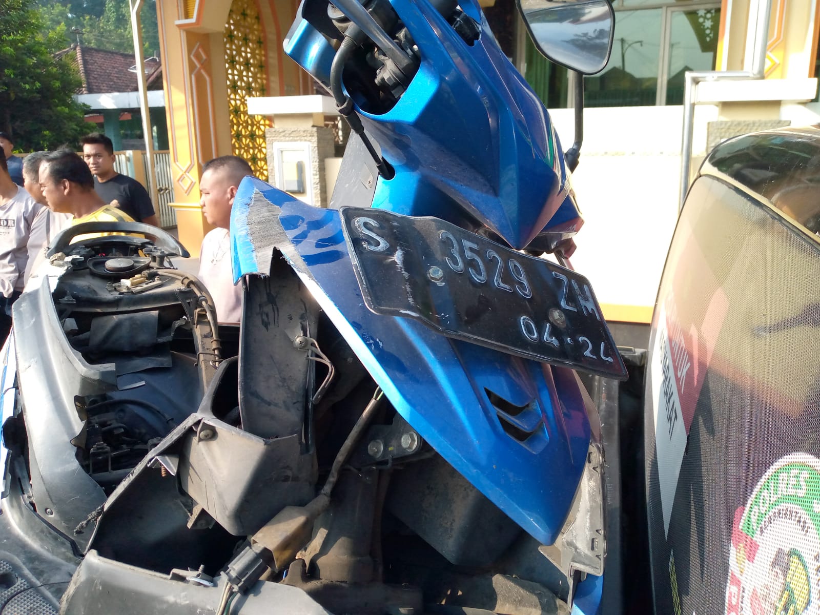 RINGSEK: Motor yang terlibat kecelakaan di Jalur Provinsi Dusun Banjarpoh, Desa Pulorejo, Kecamatan Ngoro, Jombang, Kamis (4/9) pagi.