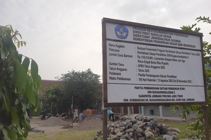 SWAKELOLA: Kegiatan revitalisasi di SDN Bugasurkedaleman 2 Kecamatan Gudo, Jombang dimulai dengan pembangunan ruang UKS.