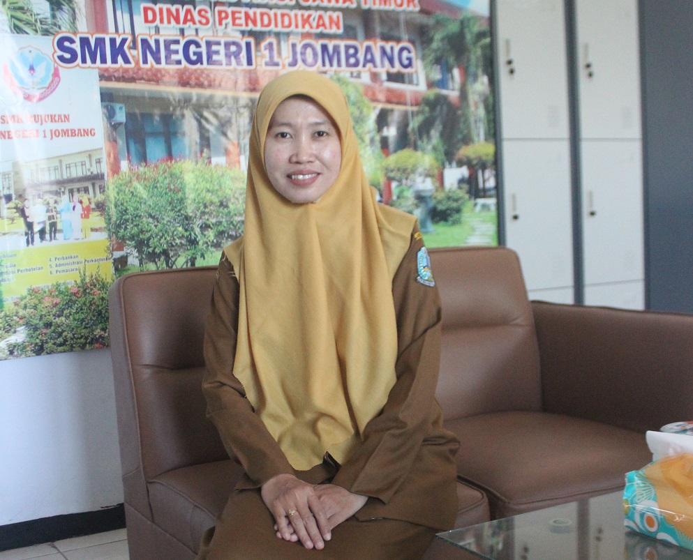 Faridha Ariyani, S.Pd., M.Pd., Guru  SMKN 1 Jombang