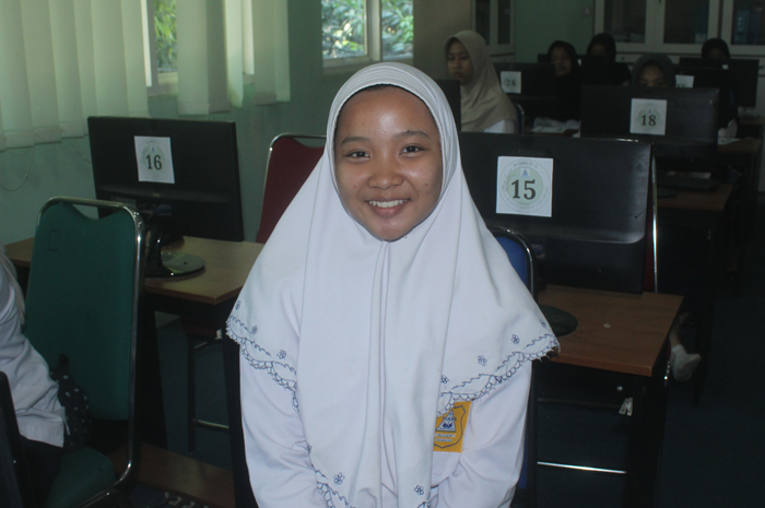 Afika Putri Fadhila, Kelas 9-D SMP A Wahid Hasyim Tebuireng, Jombang.