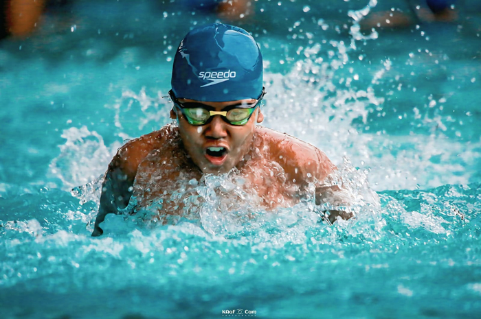 JUARA: Kaka saat tampil  POR SD tingkat Kabupaten Jombang di kolam renang Aquatics UPJB, Kamis (11/9).