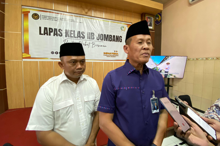 BERI PENJELASAN: Kanwil Ditjenpas Jawa Timur, Kadiyono saat memberikan penjelasan kepada wartawan.