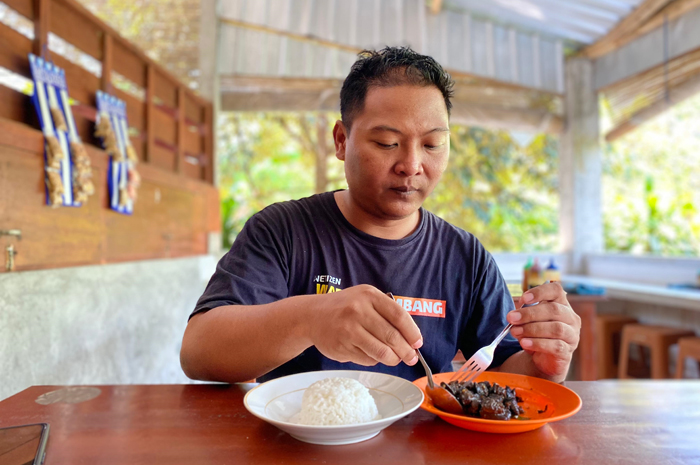 Krengsengan bekicot Wonosalam Jombang diburu banyak wisatawan.
