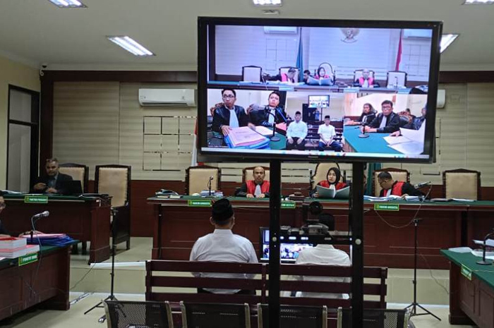 Sidang perdana kasus dugaan korupsi penyaluran kredit dana bergulir Bank UMKM Jatim ke Perumda Perkebunan Panglungan Jombang digelar di Pengadilan Tipikor Surabaya, Rabu (17/9).