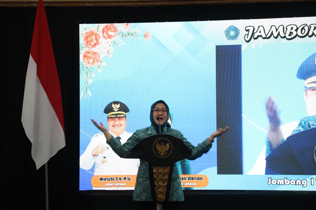 Ketua TP PKK Jombang Yuliati Nugrahani Warsubi menyampaikan sambutan.