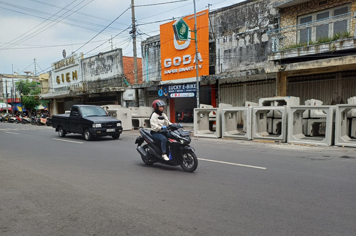 PAKAI BOX CULVERT: Proyek rehab drainase dan trotoar Jl RE Martadinata juga mengarah ke Jalan A Yani, Jombang.