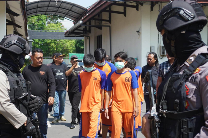 Satresnarkoba Polres Jombang berhasil membongkar jaringan pengedar ganja berskala nasional.
