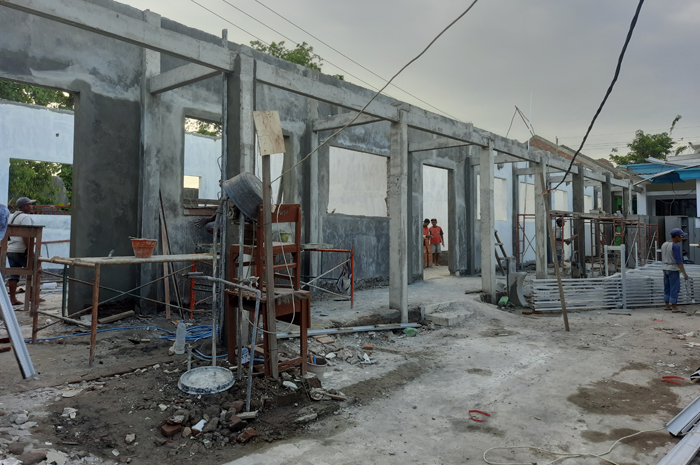DIKEBUT: Proses pelaksanaan program revitalisasi sekolah di SMPN 3 Jombang.