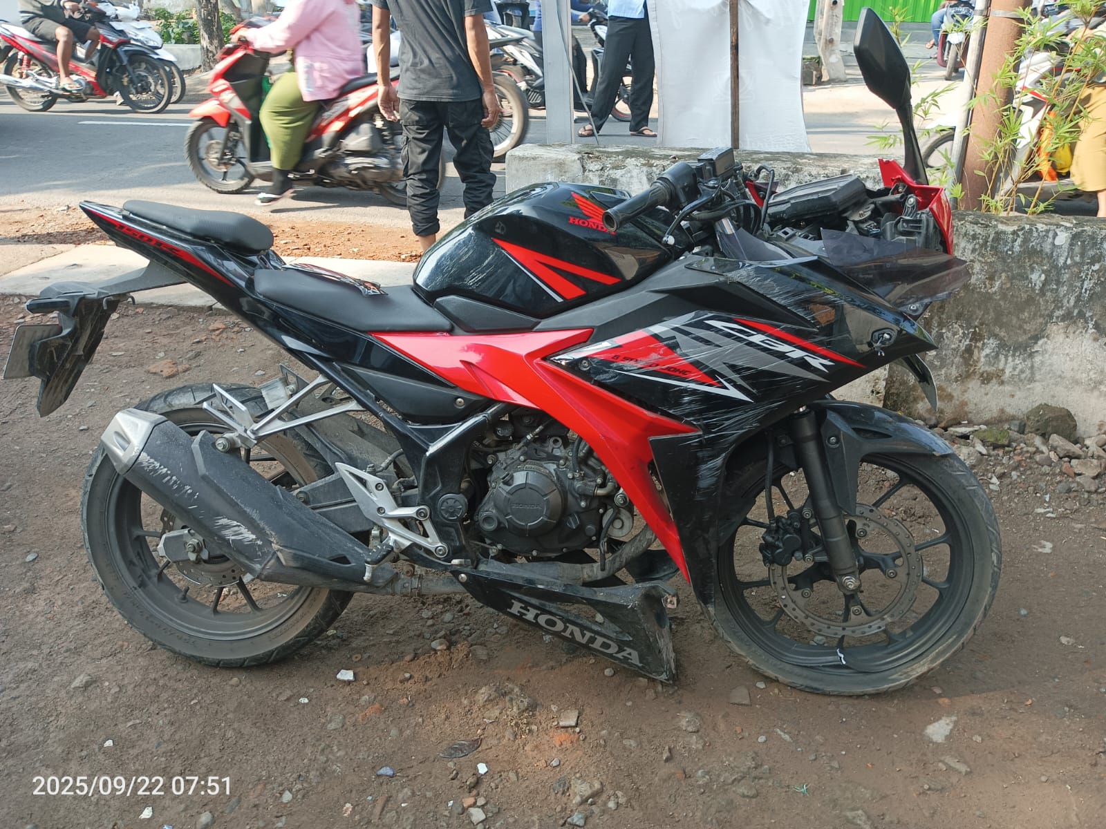 Kecelakaan lalu lintas terjadi di Jalan Raya Mayjen Sungkono, Desa Sengon, Kecamatan Jombang, Senin (18/9) pagi.