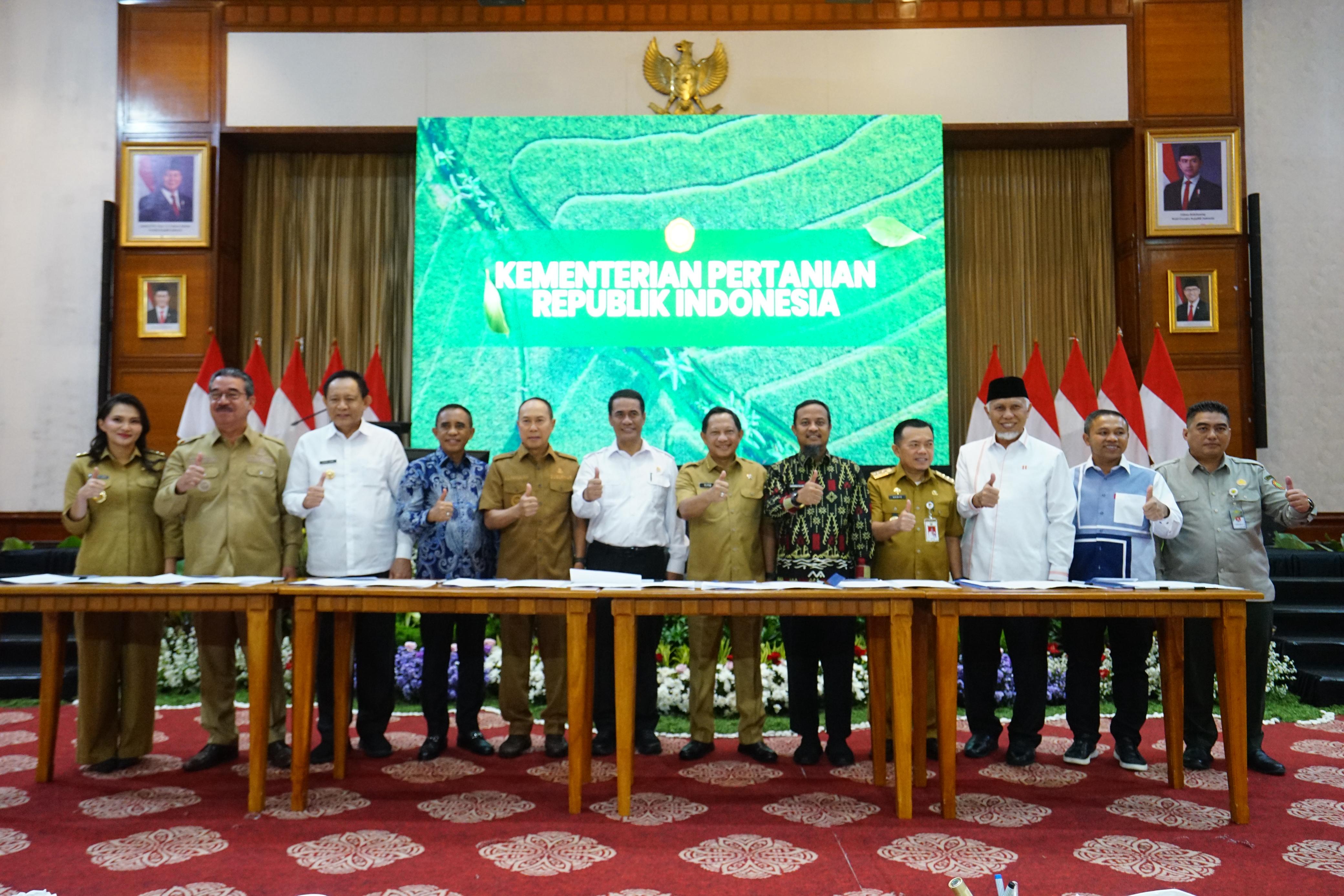 Bupati Jombang Warsubi saat mengikuti pengarahan Mendagri Tito Karnavian bersama Mentan RI , Senin (23/9).