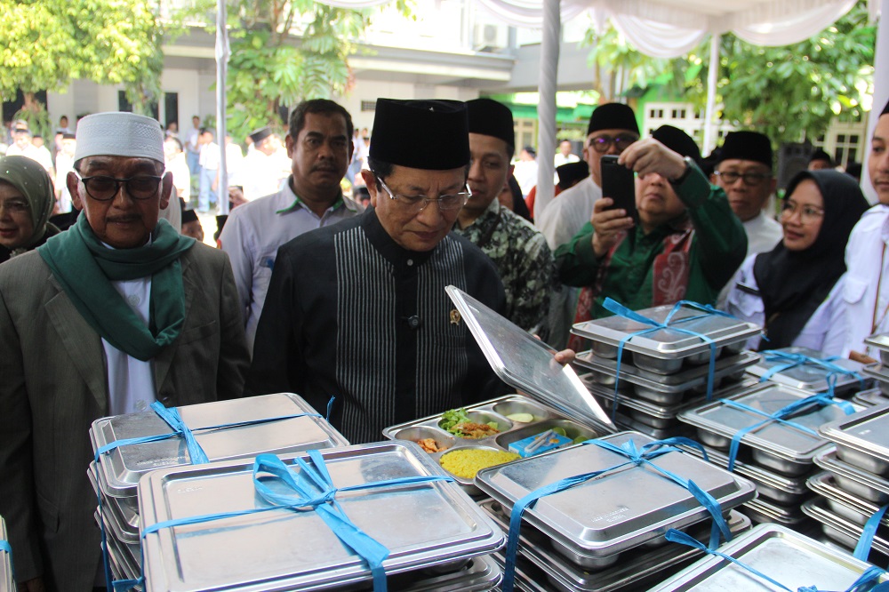 Menteri Agama (Menag) RI Nasaruddin Umar saat meninjau MBG di Jombang
