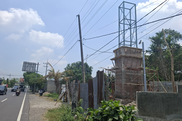 DIKEBUT: Proyek Tugu Jombang di Desa Gondangmanis, Kecamatan Bandarkedungmulyo, Jombang.