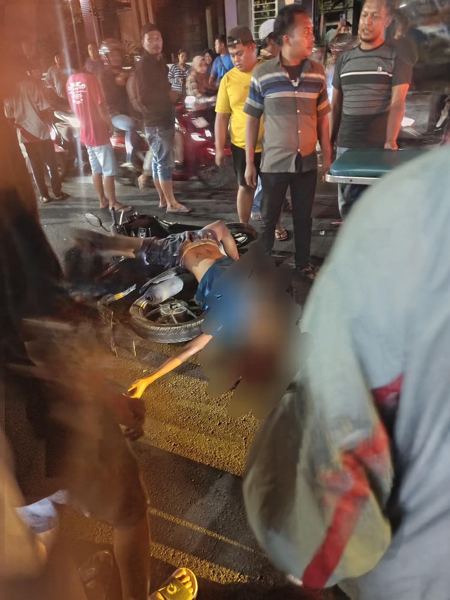 Korban lakalantas di Jalan Raya Desa Bandung, Diwek, Jombang