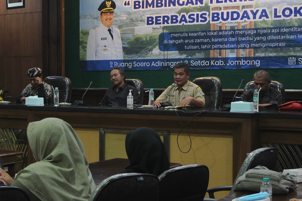 Pelaksanaan kegiatan bimtek kepenulisan yang digelar Disperpusip Jombang