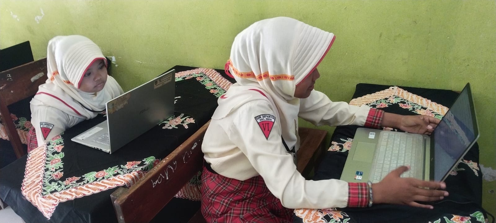 FOKUS: Siswa SDN Sepanyul Kecamatan Gudo, Jombang mengerjakan ANBK, Selasa (23/9).