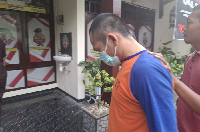 M Lusmyadi, 38, asal Desa Alang-alang Caruban Kecamatan Jogoroto dibekuk unit Reskrim Polsek Jombang, Kamis (18/9/2025) dini hari.