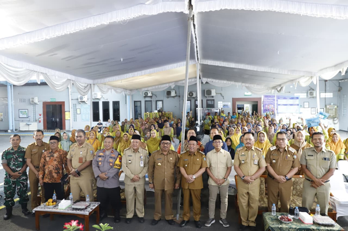 SUKSES: Wabup Salmanudin Yazid menghadiri Bimtek K3 dan pemeriksaan kesehatan gratis untuk pekerja perusahaan rokok, Selasa (30/9).