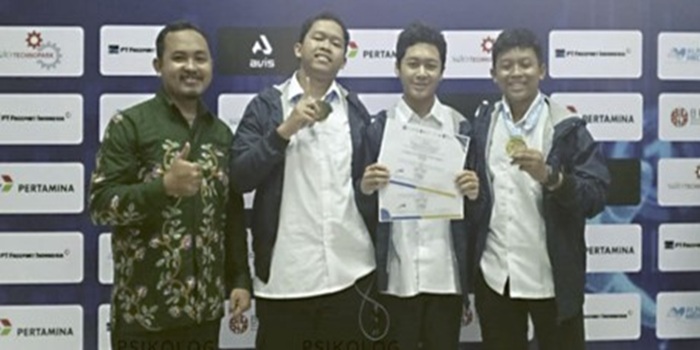 MEMBANGGAKAN: Siswa MAN 1 Jombang juara IRT (International Robosport Tournament) FIRA Indonesia Open 2025.