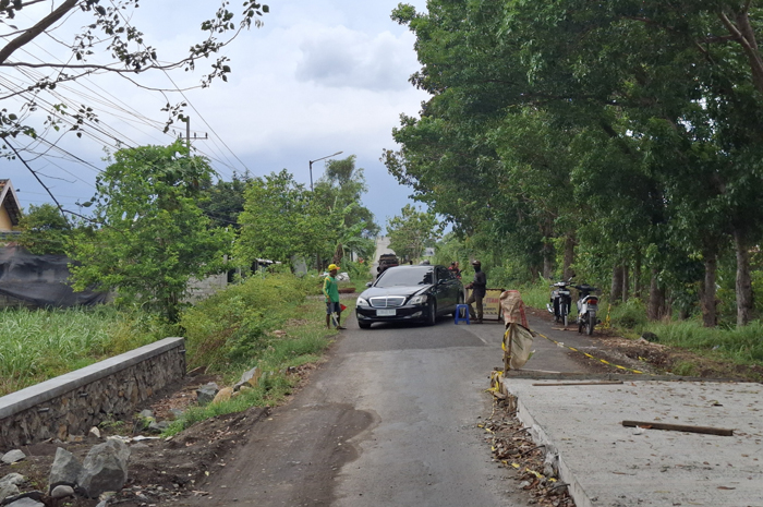 BUKA-TUTUP: Proyek peningkatan jalan ruas Talunkidul&ndash;Kesamben, Jombang yang dianggarkan mencapai Rp 3,1 miliar mulai dikebut