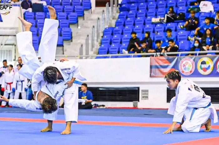 ENERGIK: Malvian Dwi, Muhammad Eyzar, Ahmad Algebra saat bertanding di kejuaraan internasional di Cina (5-7/9).
