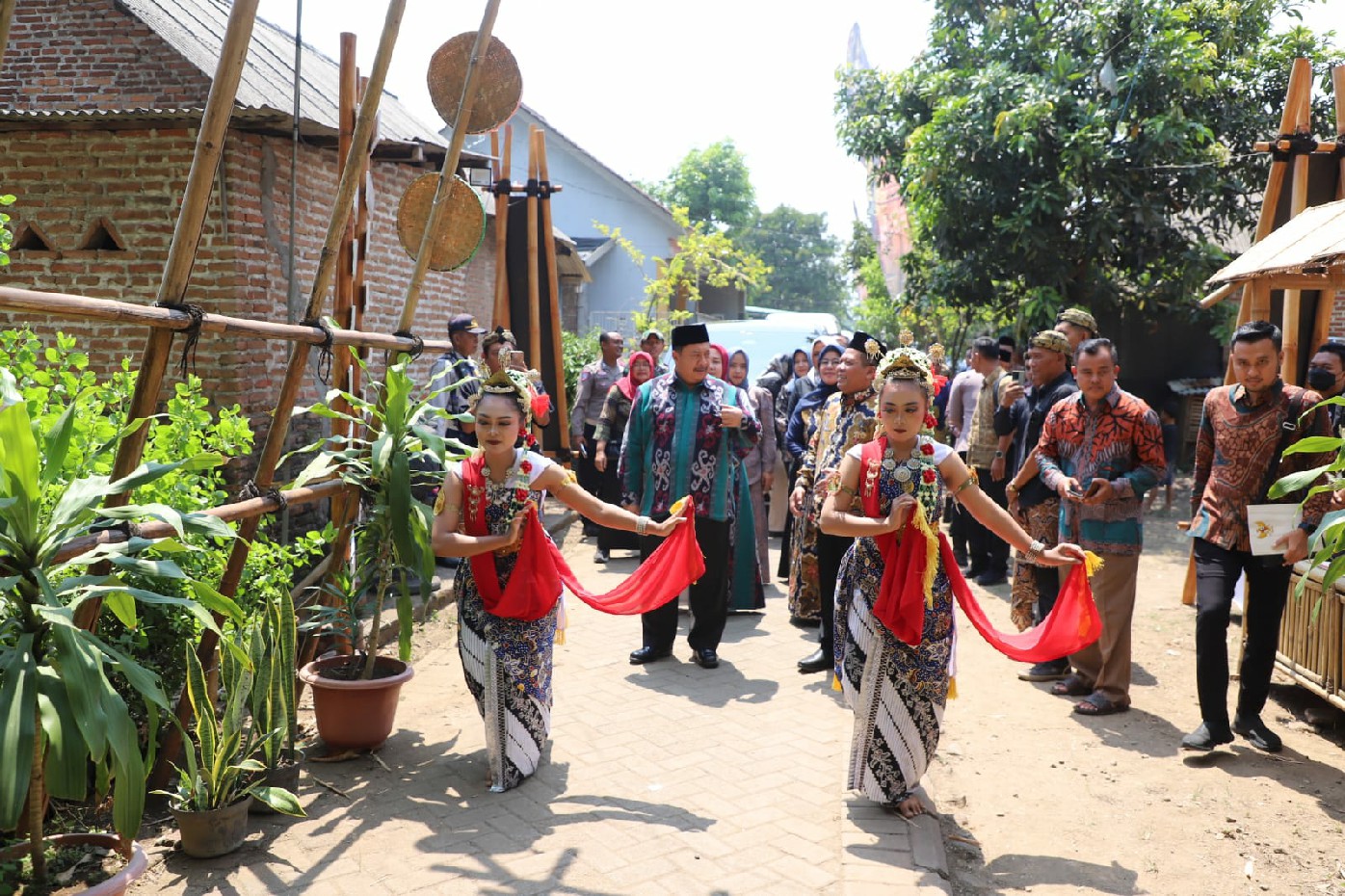 Disporapar Jombang menggelar kegiatan Wastra Alami Jombang di Pasar Barongan, Kali Gunting, Mojotrisno, Mojoagung, pada 4&ndash;5 Oktober.