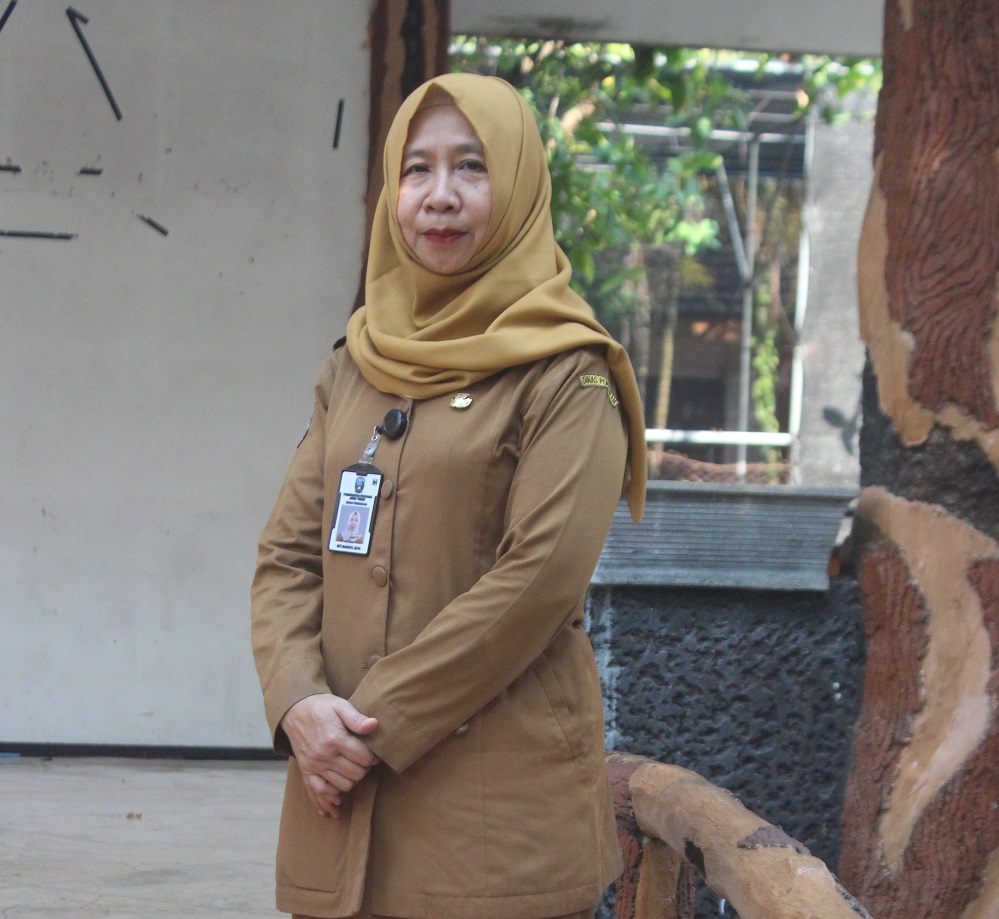 Dr. Siti Rahayu, M.Pd. Wakil Kepala Sarana dan Prasarana SMAN Mojoagung