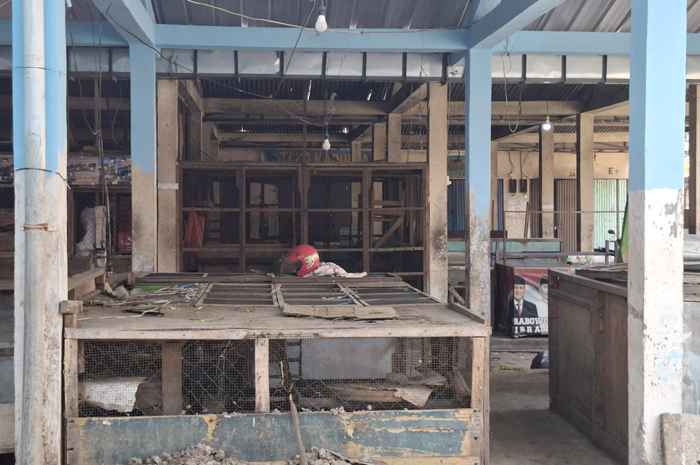 Pedagang Pasar Ploso menyambut positif langkah Pemkab Jombang menata ulang pasar tradisional tersebut,