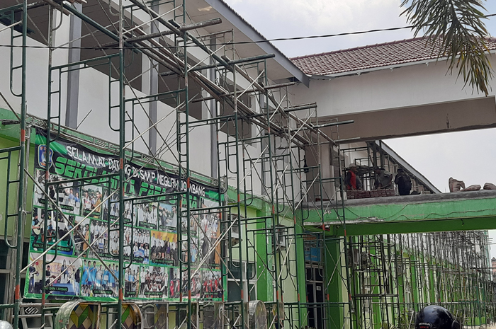 DIKEBUT: Progres rehabilitasi SMPN 1 Jombang (10/9).