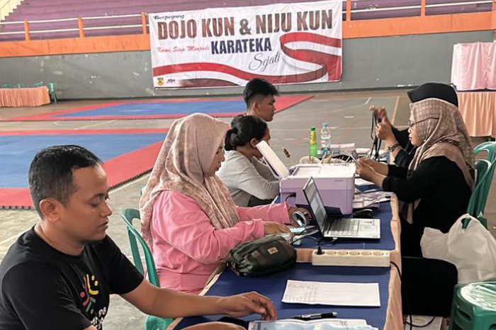 Kontingen dari Mojokerto dan malang mengikuti tahap verifikasi di GOR Merdeka Jombang.