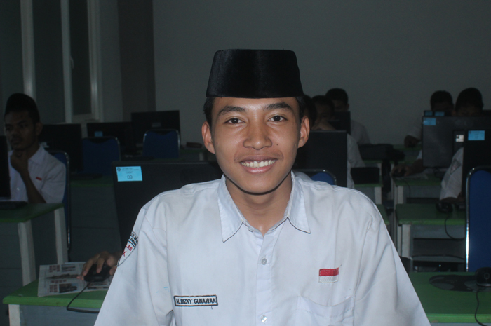 Muhammad Rizky Gunawan, Kelas XI-G MA Madrasatul Qur