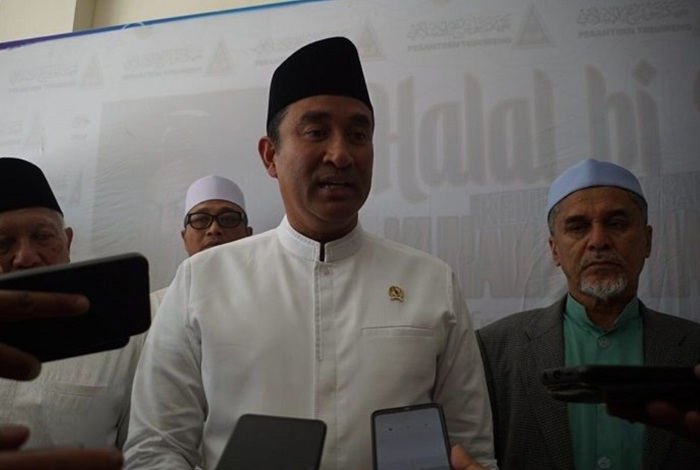 BERI PENJELASAN: Kepala BNN Komjen Suyudi Ario Seto saat berkunjung ke Ponpes Tebuireng Jombang (17/10).