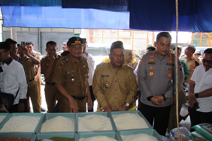 Polres Jombang sidak (operasi yustisi) ke sejumlah toko beras di wilayah Jombang.