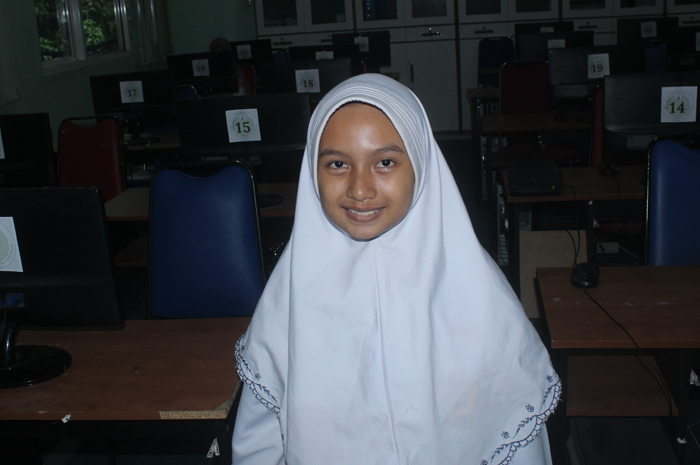 Anesty Elvyra Khairunnisa, Kelas 7-A SMP A Wahid Hasyim Tebuireng, Jombang