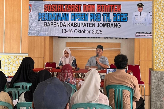 Bapenda Jombang terus memperkuat langkah pengumpulan data pajak kendaraan bermotor (PKB) melalui kegiatan sosialisasi dan bimbingan teknis (bimtek) di Kecamatan Ngoro.