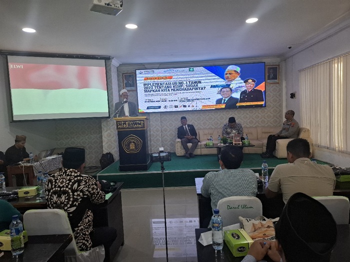 DPC Peradi Jombang gelar diskusi publik bertajuk &ldquo;Implementasi UU No. 1 Tahun 2023 tentang KUHP: Sudah Siapkah Kita Menghadapinya?&rdquo; di Aula Pondok Pesantren Darul Ulum (PPDU) Rejoso, Sabtu (25/10).
