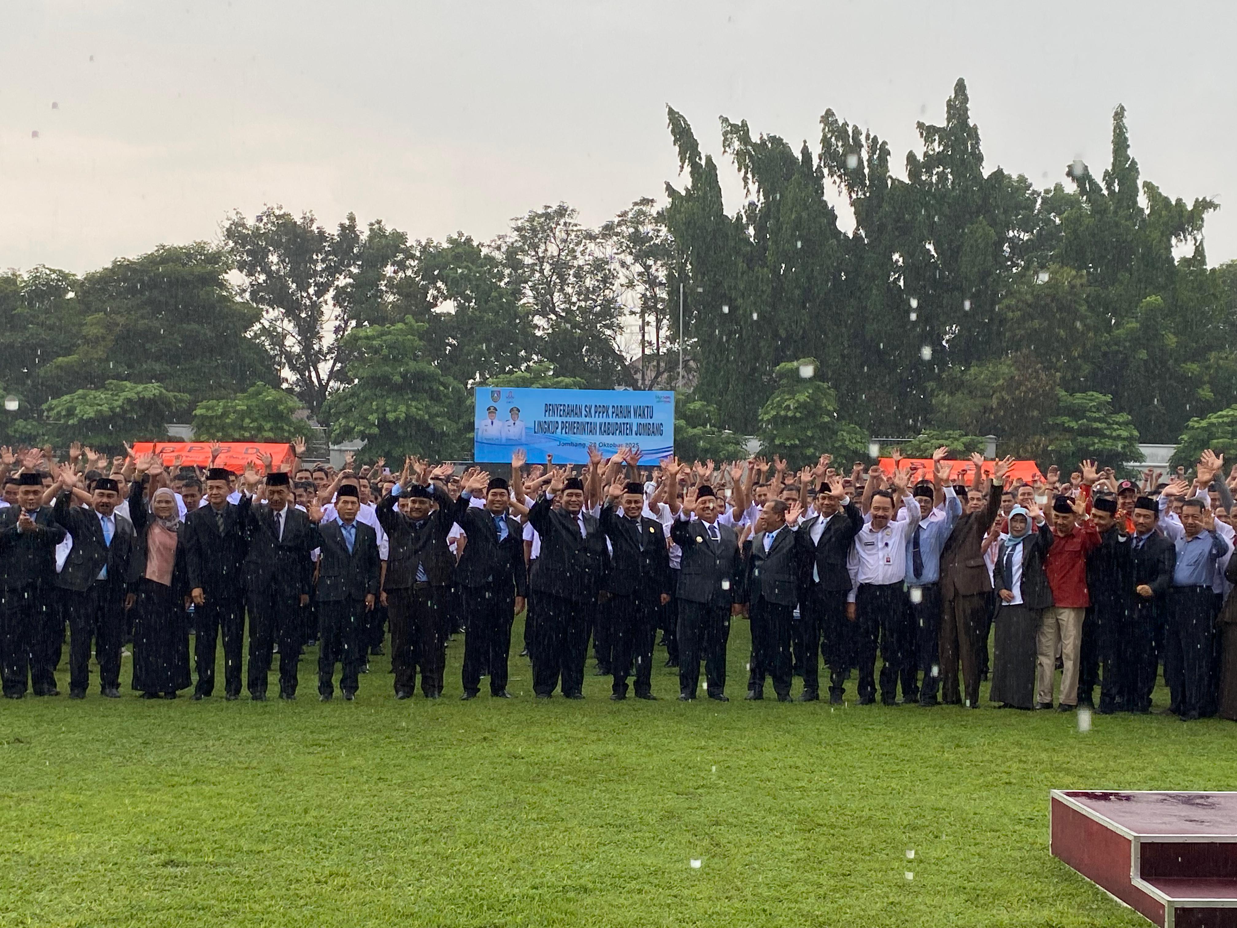 Ribuan PPPK paruh waktu di Jombang menerima SK