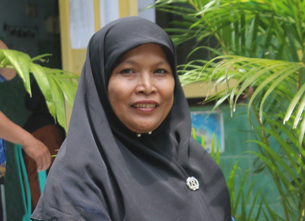 Dewi Muasyaroh, Guru Kimia MAN 1 Jombang