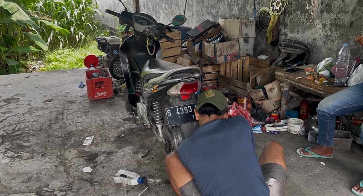 Sejumlah pengendara motor di Kabupaten Jombang mengeluhkan kendaraannya mendadak brebet diduga usai mengisi bahan bakar jenis Pertalite.