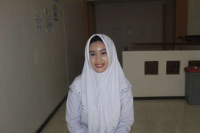 Inayah Izzati Sofia, Kelas 11-B MA Salafiyah Syafiiyah Tebuireng, Jombang