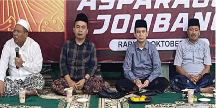 TELADAN: Wakil Ketua DPRD Jombang, HM Syarif Hidayatullah ST MMT (Gus Sentot), saat menghadiri pertemuan Asparagus Jombang di PP Babussalam Kalibening, Mojoagung, Rabu (29/10).