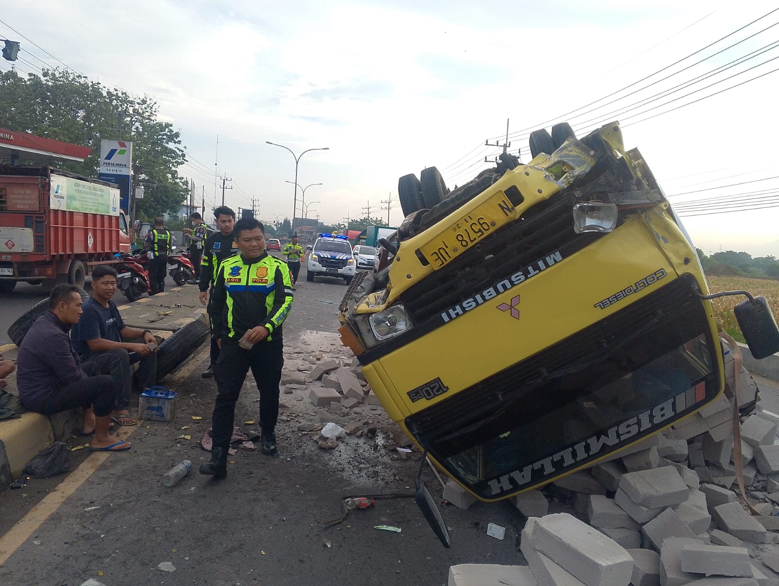 Kecelakaan hebat terjadi di jalan arteri Desa Miagan, Kecamatan Mojoagung, Jombang, Jumat (31/10) pagi.